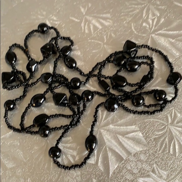 Necklace long patterns of black beads varied size - Picture 4 of 10